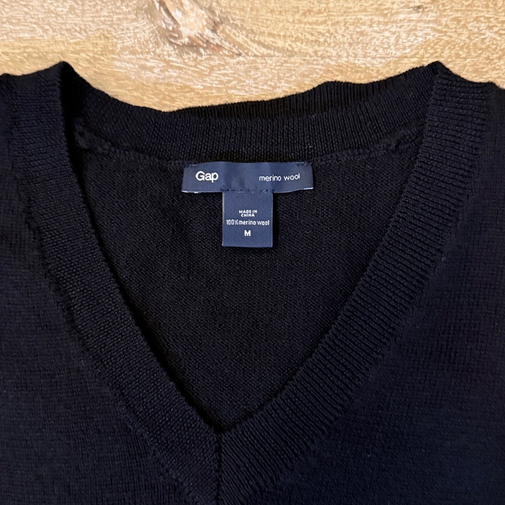 Gap Italian Merino Wool V Neck Sweater - Picture 2 of 7